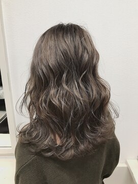 ジゼル(GiseL) シルバーグレージュ/ダブルカラー/ブリーチ/髪質改善/ハイトーン