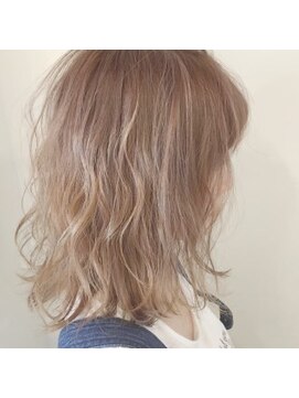 キャンバス バイ ネオリーブ 横浜西口(Canvas by neo.) 大人かわいい　ふわミディ　ナチュラル　ボブ　ベージュ