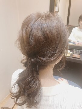 ヘアサロン トラヴィス(hair salon Travis) ツイストローポニー