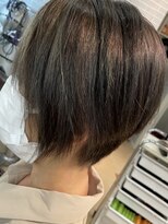 ネイキッド ヘアーズ ユニット(Naked HAIRS UNIT) オトナかわいい、ハイライトショート♪