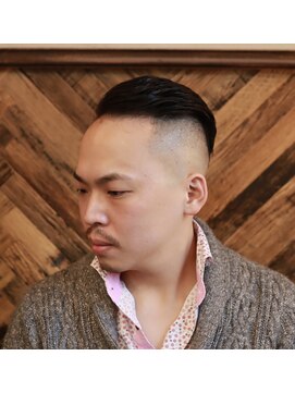 バーバーショップ スバル(BARBERSHOP SUBARU) ＜理容室＞＜バーバー＞スキンフェードオールバックツーブロック