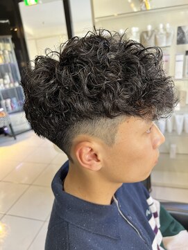 アイズ 海老名(AIZU) スペインカール スパイラルパーマ 波巻きパーマ フェード