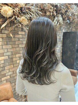 ネウィ 八王子(newi) シークレットハイライト 透明感カーキグレージュ