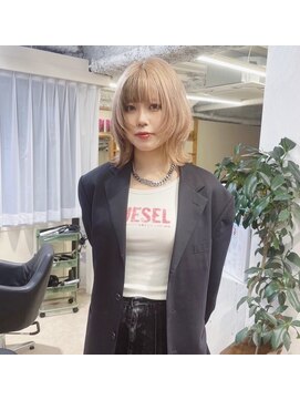 エン(eNN) ミルクティーベージュ/ウルフカット/くびれレイヤー