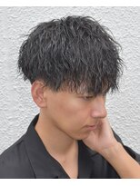 フリーク バーバーショップ 都島店(FREAK BARBER SHOP) 黒髪縦落ちツイストスパイラルパーマツーブロックマッシュ