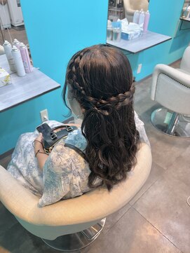 リエラ 新宿(RIERA) ハーフアップと髪リボン