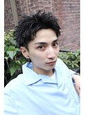 スパイキーショート刈り上げフェードツーブロック七三パーマ