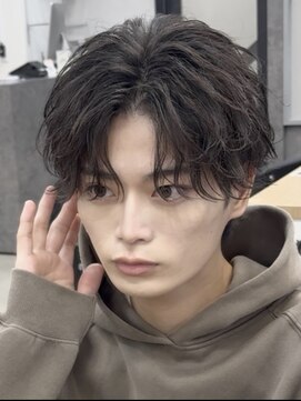 アイトーキョー 渋谷(AI TOKYO) ツイストシャドウ×センターパート