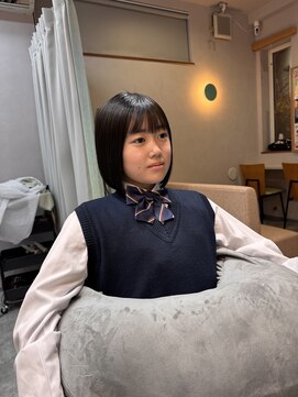 可愛く決まる学生向けコンパクトボブ