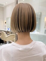 ピークアブー 銀座中央通り(PEEK-A-BOO)&nbsp;ライン感ミニボブ×フェイスフレーミングベージュ