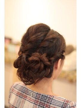 レアリス ヘアーデザイン(REALIS hair design) 編んでまとめる