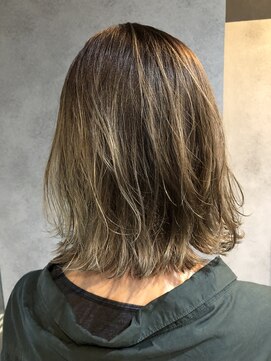 ヘアサロンM 新宿 カーキアッシュ×外ハネMIX