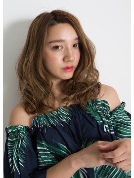 ソーホー ニューヨーク シズオカ(SOHO newyork SHIZUOKA) 大きめ無造作ウェーブの大人かわいいフェミニンミディ