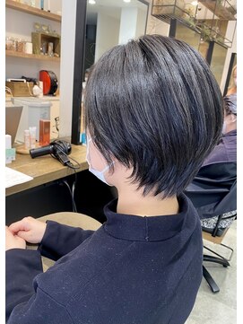 ビヨウシツ ポスタ 大人可愛いショートボブ　　鈴木章浩