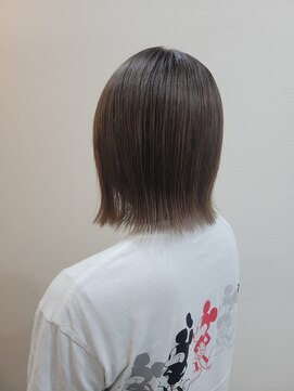 ラム(Rum) 1ブリーチで作る透明感グレージュ×ぱっつんボブ☆