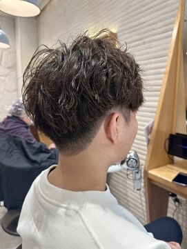 サロンドジョー(salon de joe) ツイストスパイラルパーマメンズマッシュ刈り上げ　奥東巧真