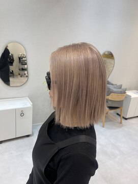 エミュスト(Emuest) ホワイトブリーチ◯