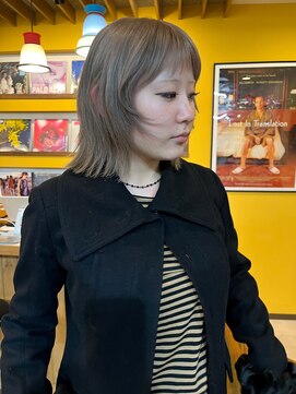 ニウ(NIU) くすみグレージュのモードレイヤー