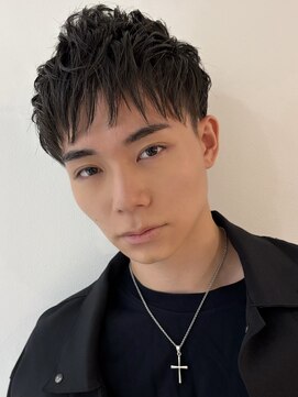 リリット(ReLit) 波巻きツイストスパイラル刈り上げセンターパートフェザーパーマ