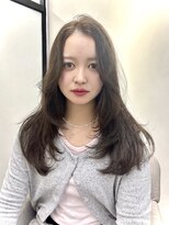イーラ(era)&nbsp;ふわふわレイヤーに透明感オリーブベージュ
