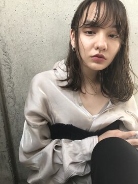 ミンクス 青山店(MINX) 鎖骨レングスのウェットストレート 外ハネミディ