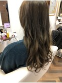 ロングの柔らかウェーブのスタイル