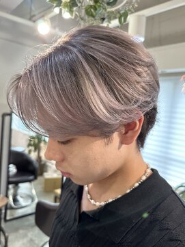 イリ 梅田(ili) シャドウルーツ/バレイヤージュ