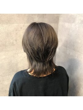 キャラ シャローネ 池袋(Chara Chalone) 襟足長めのウルフレイヤースタイル【岸】