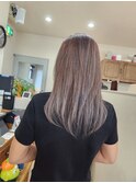 ハイライトカラーミルクティーベージュレイヤーカット