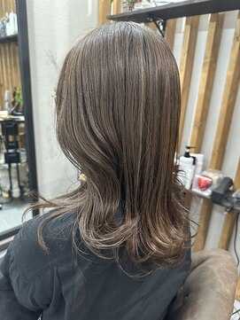 ビューティーガレージ カワゴエ(Beauty Garage Kawagoe) 白髪ぼかしハイライトでオリーブグレージュカラー