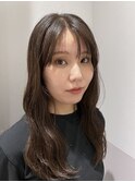 顔まわりで魅せる暗髪フェイスレイヤー