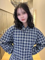 ソイデュエ 梅田(soi due)&nbsp;ゆるっと動くくせ毛風なセミディパーマスタイル@村中仁人