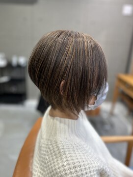 《丸み×タイトで頭の形が綺麗に見えるショート》