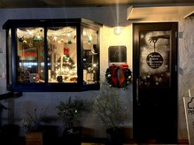 街の小さな美容室ビー(街の小さな美容室be.)の雰囲気（お店と裏に駐車可能になっております。）