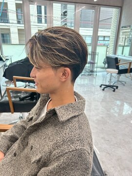 メンズサロン キング 高槻店(Men’s salon K!ng) フェザーショートアップバングセンターパートメンズハイライト