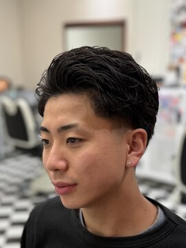 フランクス バーバー ウエストトウキョウ 吉祥寺店(FRANK’S BARBER WEST TOKYO) 波巻きツイストスパイラルリバースセンターパートパH