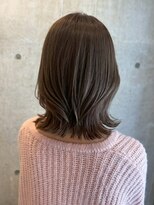 ロッカヘアエジェ(ROCCA hair eje.) ベージュ外ハネレイヤーオリーブグレー