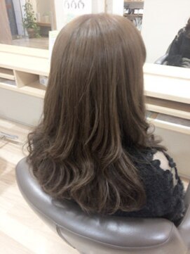 アカラ ヘアー akala hair ゆるふわモテロング