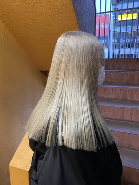 アルーシェ 新宿店(Alushe) シルバー　ホワイト　ブロンドカラー