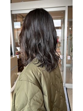 チルバイヘアーガーデンミルクティ(Chillbyhairgardenmilktea) ミディパーマ