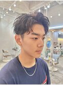 刈り上げツーブロック無造作スパイラルパーマビジネスメンズヘア