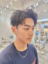 ロミーオム 本厚木(ROMMY. Homme)&nbsp;刈り上げツーブロック無造作スパイラルパーマビジネスメンズヘア