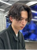 S字のカールが人気のセンターパート×波巻きスパイラルパーマ