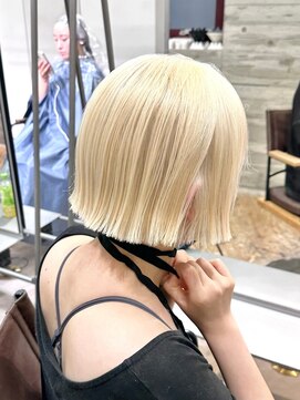 ヲタク(wotaku.) ブロンドカラー抜きっぱなしブリーチダブルカラーハイトーンボブ