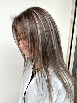 リングバイモアムー(Ring by Moremuu) issy ハイライト　ホワイト系