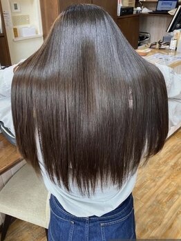 美容室 ココロ(cocoro)の写真/髪の広がりやうねりが気になる方に◎ダメージレスにこだわった施術で、ナチュラルなストレートヘアを実現♪