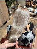 ロングヘア×ミルクティーベージュ