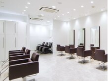 タヤ シァル鶴見店(TAYA)の雰囲気(白を基調として清潔感のある店内でリラックス◎)