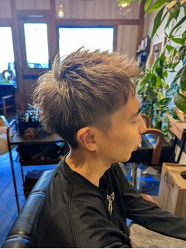 ヘアードレスビュー(hair dress V.I.E.W) ハイトーンのメンズベリーショート