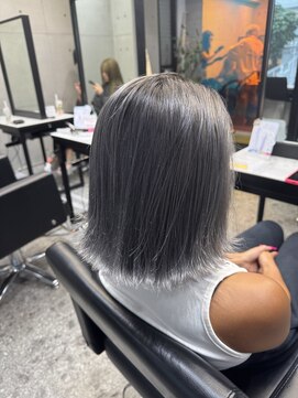 パヌポン(PANUPON) グレーハイライトバレイヤージュダブルカラーケアブリーチ